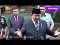 Prabowo Tepuk-Tepuk Hadiah PM Papua Nugini, Ingin Kerja Sama Pertukaran Perwira