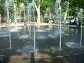 Gayatri & flowers 180 - Battery park fountain - 4 FUN.avi